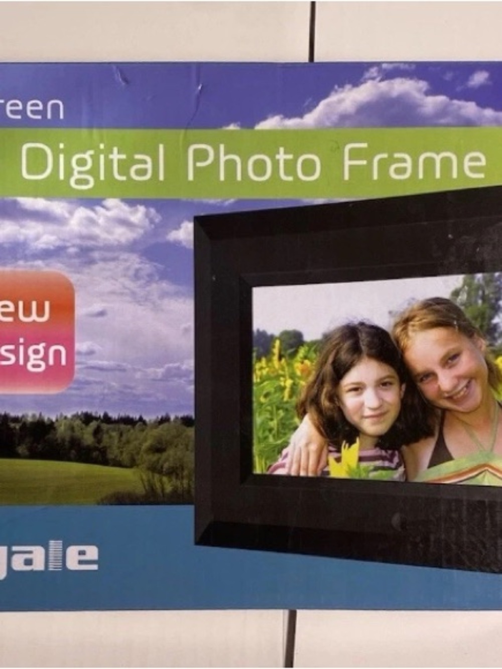 Sungale Wide Screen 7 Inch Digital Photo..New